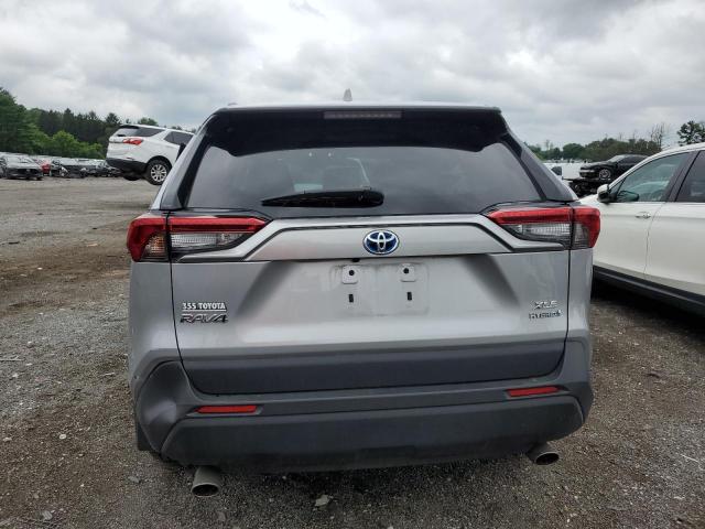 2T3RWRFV5NW140576 - 2022 TOYOTA RAV4 XLE 银色 照片 6