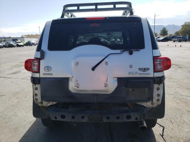 JTEZU11F470001646 - 2007 TOYOTA FJ CRUISER SILVER photo 6