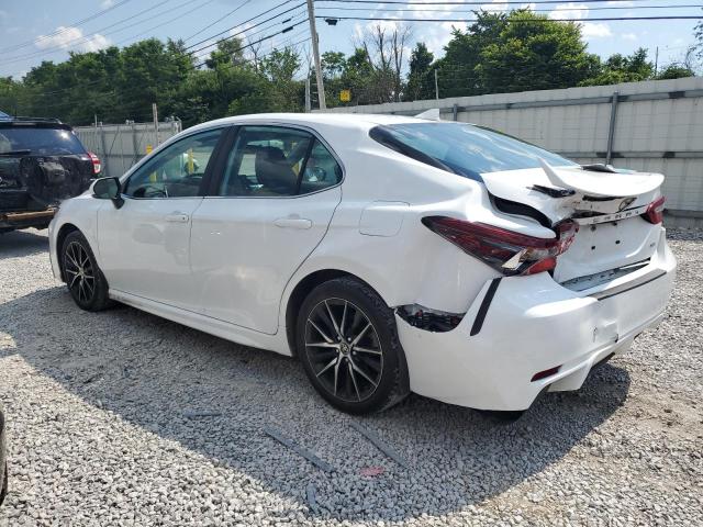 4T1G11AKXPU830193 - 2023 TOYOTA CAMRY SE NIGHT SHADE WHITE photo 2