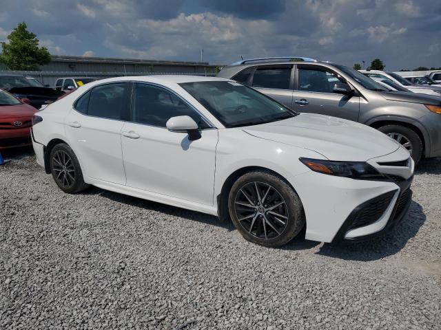 4T1G11AKXPU830193 - 2023 TOYOTA CAMRY SE NIGHT SHADE WHITE photo 4