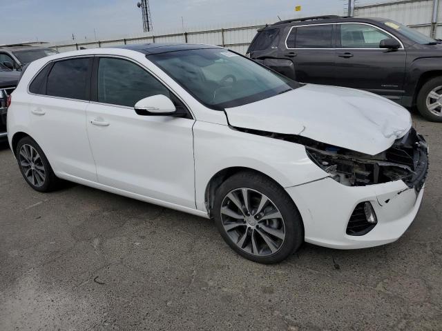 KMHH35LE5JU025223 - 2018 HYUNDAI ELANTRA GT WHITE photo 4