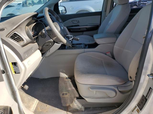 KNDMA5C10F6079899 - 2015 KIA SEDONA L SILVER photo 7