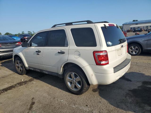 1FMCU93739KA44375 - 2009 FORD ESCAPE XLT WHITE photo 2