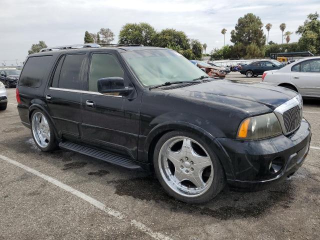 5LMFU27R34LJ30205 - 2004 LINCOLN NAVIGATOR შავი ფოტო 4