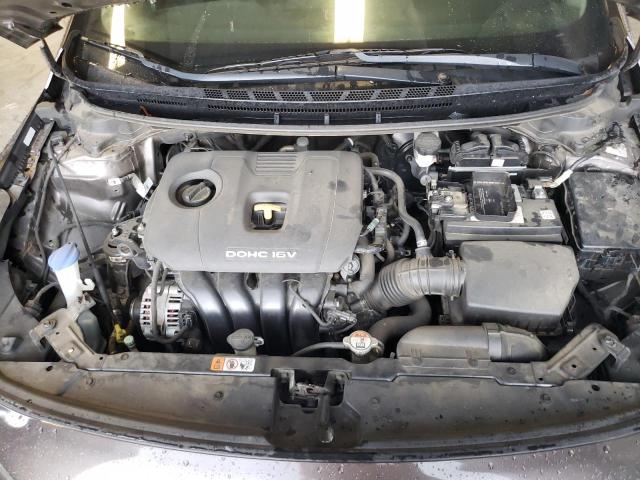 3KPFK4A7XHE138168 - 2017 KIA FORTE LX BROWN photo 11