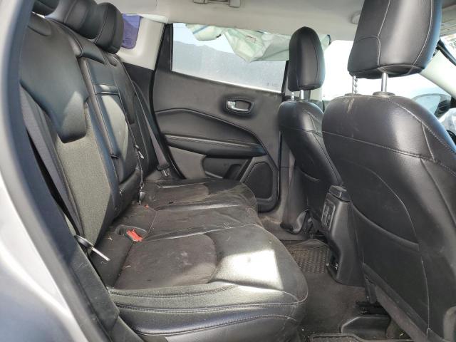 3C4NJDBB0JT396105 - 2018 JEEP COMPASS LATITUDE SILVER photo 11