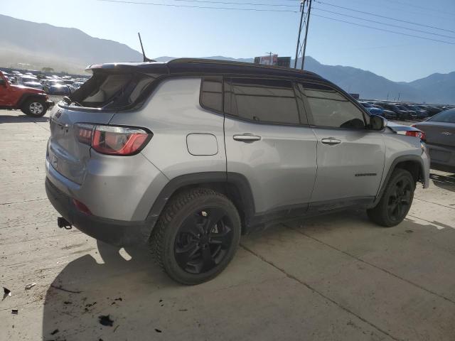 3C4NJDBB0JT396105 - 2018 JEEP COMPASS LATITUDE SILVER photo 3