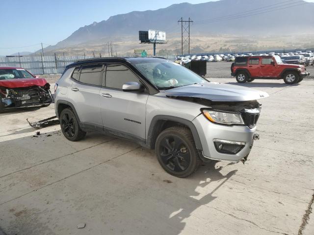3C4NJDBB0JT396105 - 2018 JEEP COMPASS LATITUDE SILVER photo 4
