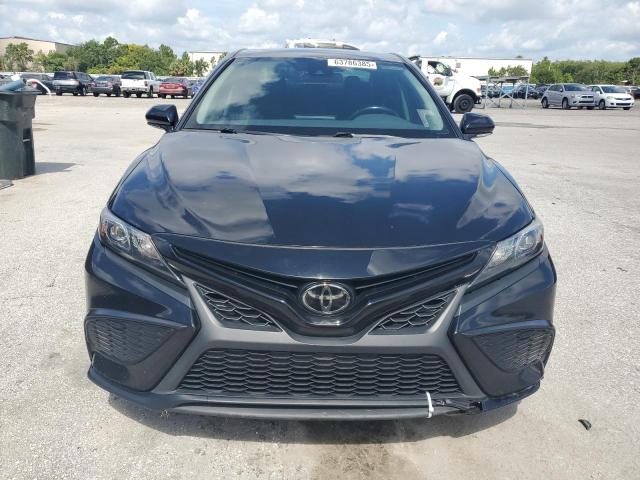 4T1G11AK7PU757106 - 2023 TOYOTA CAMRY SE NIGHT SHADE BLACK photo 5