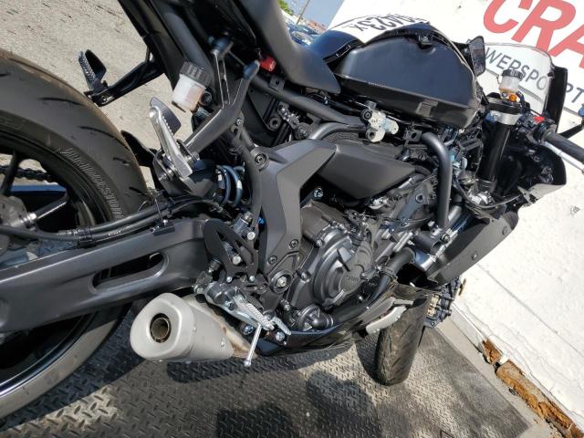 JYARM38Y8PA001582 - 2023 YAMAHA YZFR7 BLACK photo 9