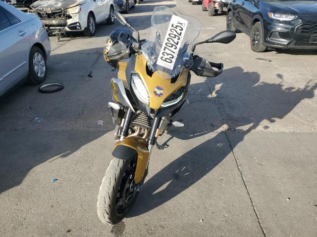 WB10K2308M6E51214 - 2021 BMW F 900 XR GOLD photo 2