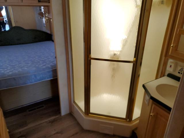 1RF12051XY2007983 - 2000 MNAC MOTORHOME TWO TONE photo 9