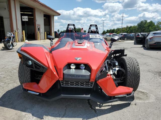 57XAAPFA9G5108633 - 2016 POLARIS SLINGSHOT SL RED photo 2