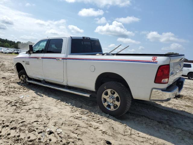 3C6UR5JJ0JG109719 - 2018 RAM 2500 SLT Blanc photo 2