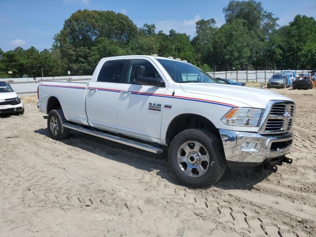 3C6UR5JJ0JG109719 - 2018 RAM 2500 SLT Blanc photo 4