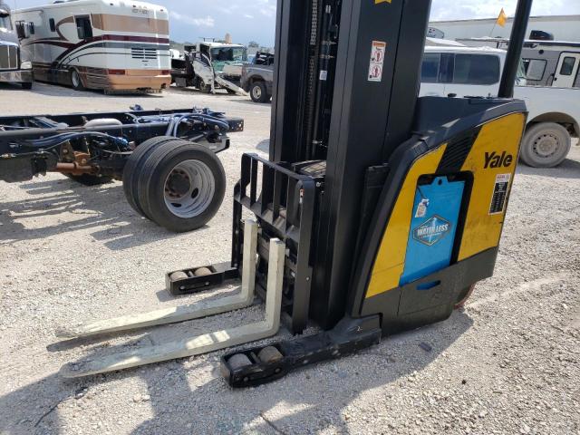 E861N01770V - 2021 YALE FORKLIFT YELLOW photo 5