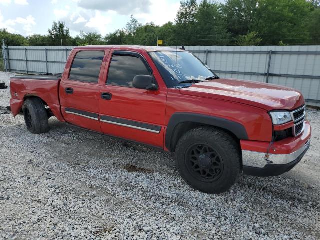 2GCEK13Z971111175 - 2007 CHEVROLET SILVERADO K1500 CLASSIC CREW CAB RED photo 4