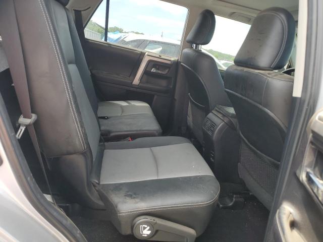 JTEZU5JR0F5093101 - 2015 TOYOTA 4RUNNER SR5 SILVER photo 11