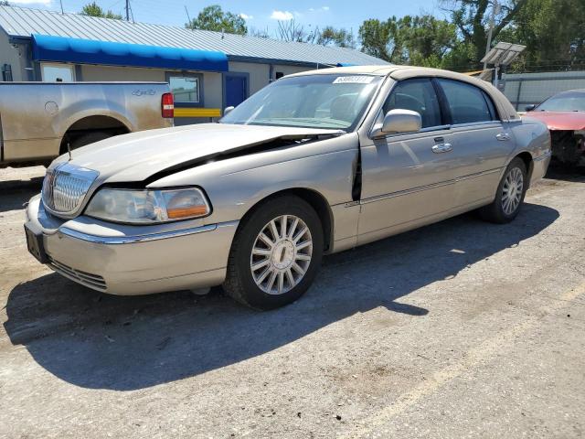 1LNHM81W24Y631098 - 2004 LINCOLN TOWN CAR EXECUTIVE TAN photo 1