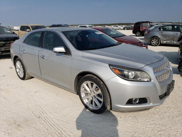 1G11H5SA0DF146166 - 2013 CHEVROLET MALIBU LTZ ვერცხლისფერი ფოტო 4