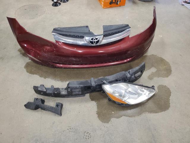 5TDDK4CC4AS028813 - 2010 TOYOTA SIENNA XLE RED photo 13