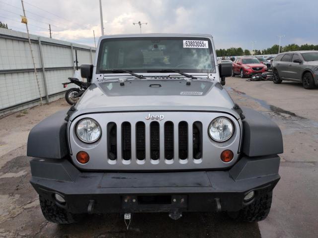 1C4BJWDG4DL699864 - 2013 JEEP WRANGLER U SPORT Gümüş foto 5