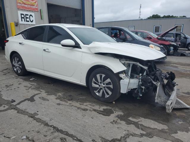 1N4BL4BV4LC243111 - 2020 NISSAN ALTIMA S WHITE photo 4