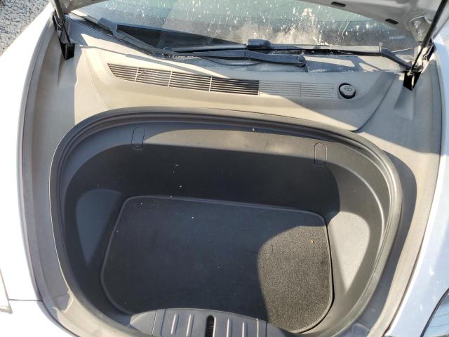 5YJ3E1EB0JF093345 - 2018 TESLA MODEL 3 Silber Foto 11