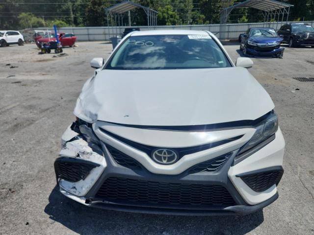 4T1G11AK9NU663791 - 2022 TOYOTA CAMRY SE WHITE photo 5
