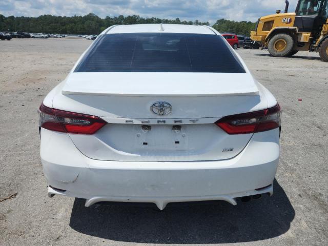 4T1G11AK9NU663791 - 2022 TOYOTA CAMRY SE WHITE photo 6