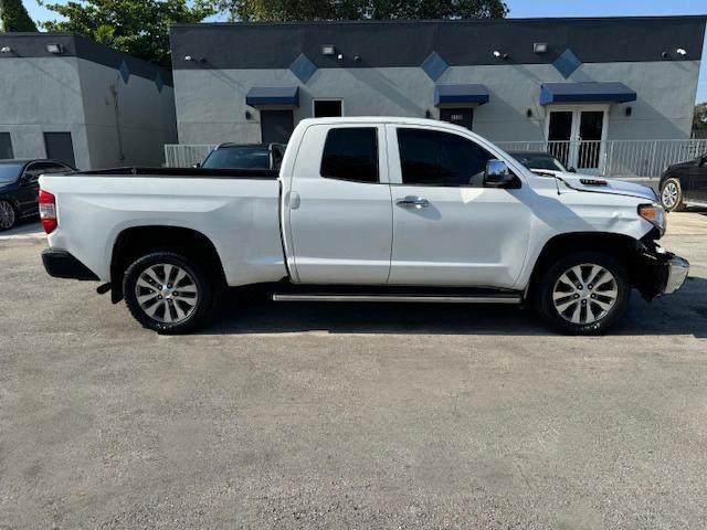 5TFRM5F18GX096129 - 2016 TOYOTA TUNDRA DOUBLE CAB SR/SR5 WHITE photo 13