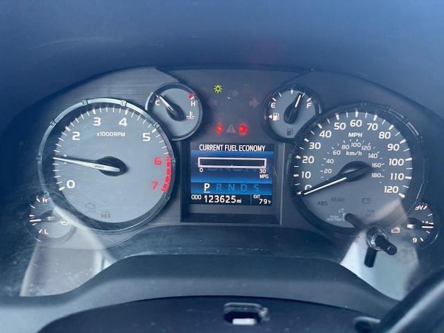 5TFRM5F18GX096129 - 2016 TOYOTA TUNDRA DOUBLE CAB SR/SR5 WHITE photo 9