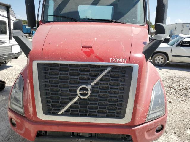 4V4WC9EG3LN225603 - 2020 VOLVO VNR RED photo 7