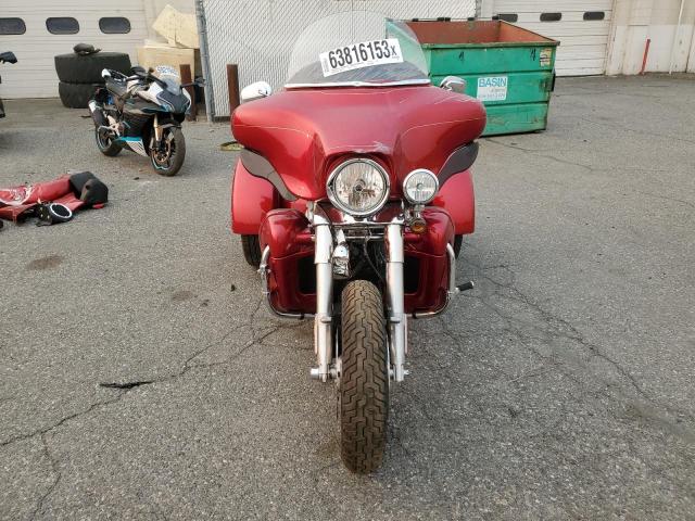 1HD1MAM18DB856933 - 2013 HARLEY-DAVIDSON FLHTCUTG TRI GLIDE ULTRA CLASSIC RED photo 2