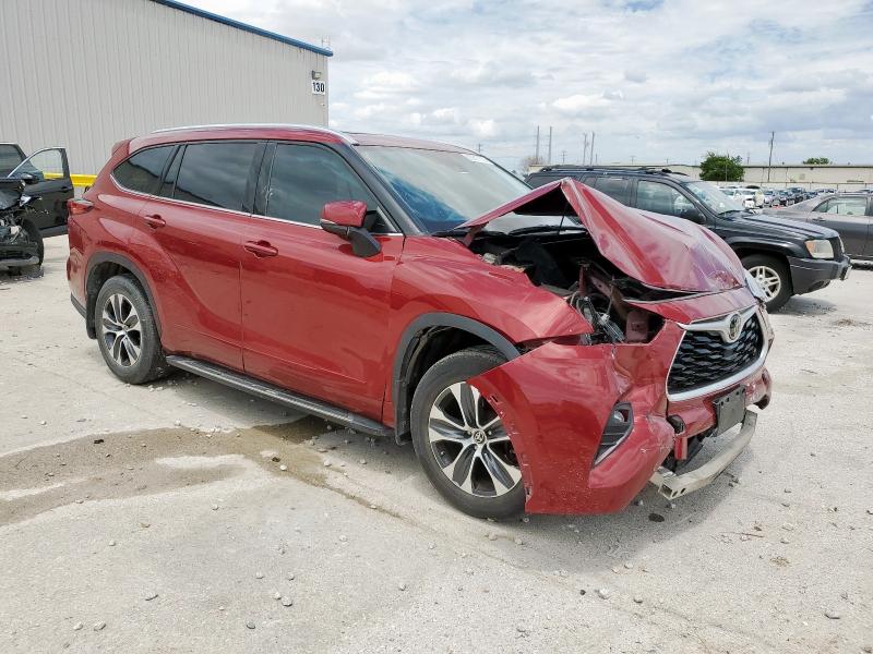5TDGZRAHXMS049707 - 2021 TOYOTA HIGHLANDER XLE Kırmızı fotoğraf 4