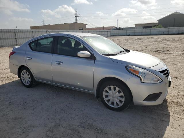 3N1CN7AP0HL870299 - 2017 NISSAN VERSA S SILVER photo 4