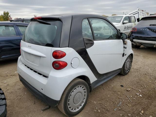 WMEEJ3BA2DK636621 - 2013 SMART FORTWO PURE WHITE photo 4