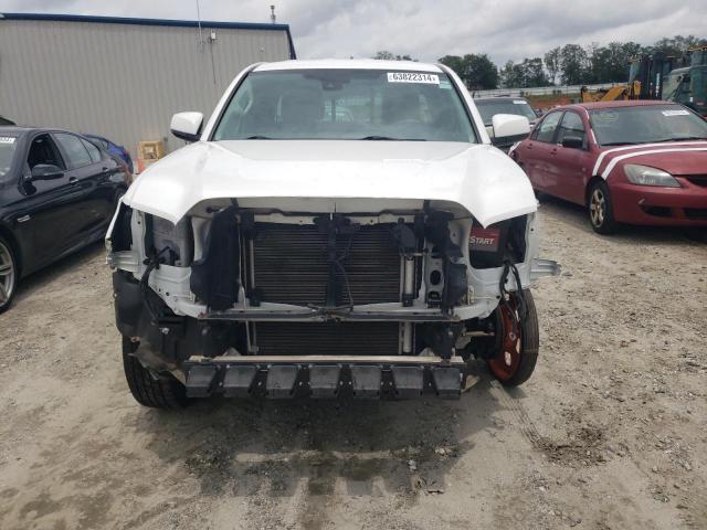 5TFRX5GN1JX111697 - 2018 TOYOTA TACOMA ACCESS CAB WHITE photo 5