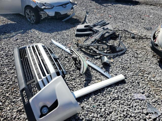 5TDKZRFH8JS549363 - 2018 TOYOTA HIGHLANDER SE WHITE photo 13