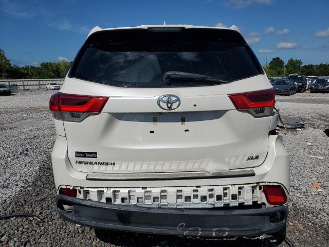 5TDKZRFH8JS549363 - 2018 TOYOTA HIGHLANDER SE WHITE photo 6