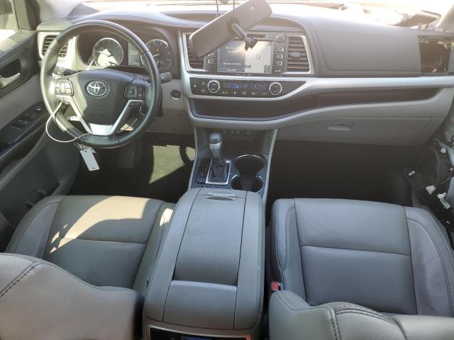 5TDKZRFH8JS549363 - 2018 TOYOTA HIGHLANDER SE WHITE photo 8