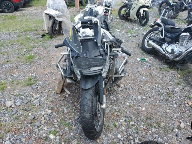 WB10A1201EZ095572 - 2014 BMW R1200 GS ADVENTURE SILVER photo 2