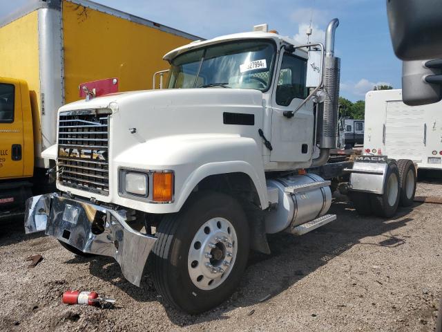 1M2AJ06Y05N002237 - 2005 MACK 600 CHN600 WHITE photo 2