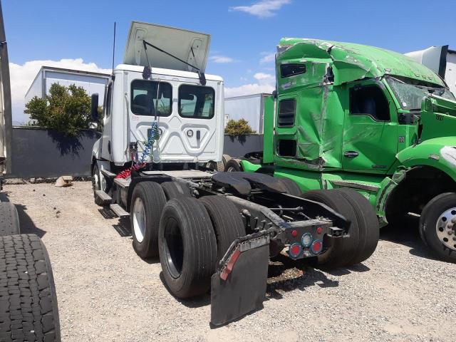 3AKJHLDV4RDUX7967 - 2024 FREIGHTLINER CASCADIA 1 WHITE photo 3