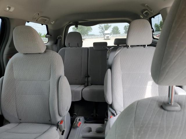 5TDKZ3DC2JS956731 - 2018 TOYOTA SIENNA LE SILVER photo 10