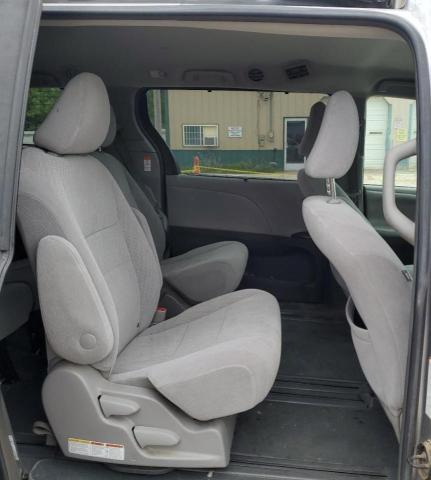 5TDKZ3DC2JS956731 - 2018 TOYOTA SIENNA LE SILVER photo 11