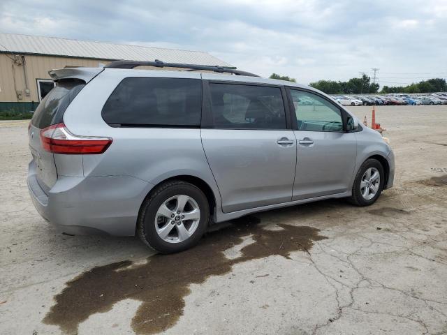 5TDKZ3DC2JS956731 - 2018 TOYOTA SIENNA LE SILVER photo 3