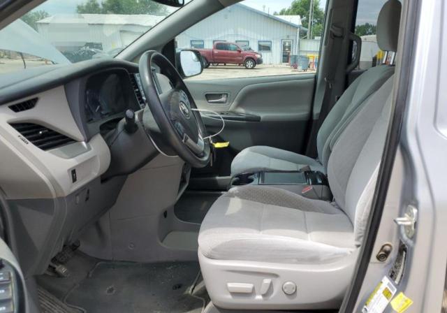 5TDKZ3DC2JS956731 - 2018 TOYOTA SIENNA LE SILVER photo 7