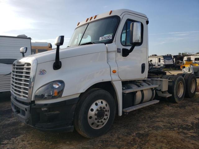 3AKJGEBG9GDGV5679 - 2016 FREIGHTLINER CASCADIA 1 WHITE photo 2