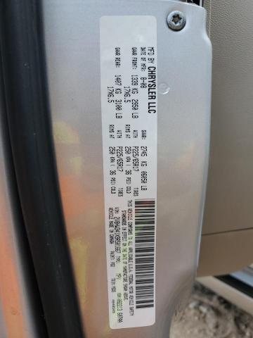 2V8HW341X9R501667 - 2009 VOLKSWAGEN ROUTAN SE SILVER photo 13